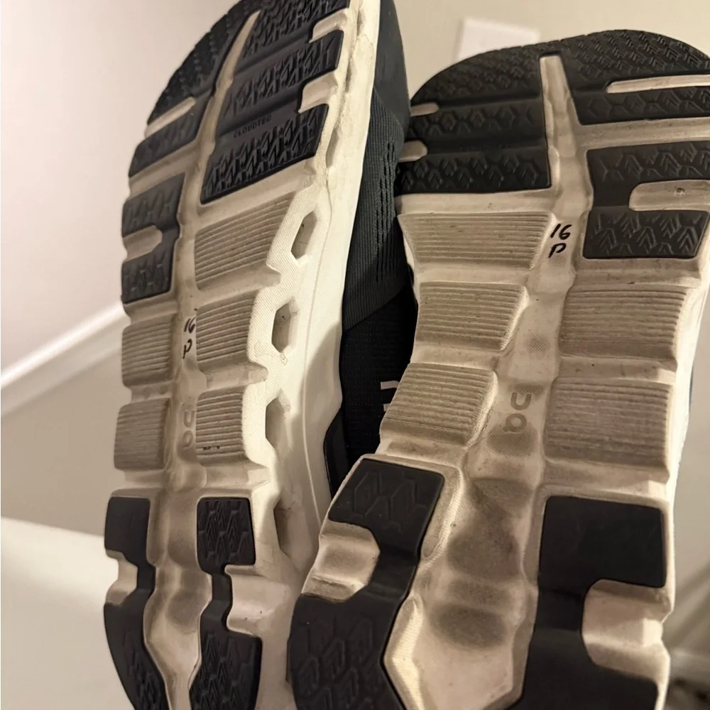 On Men's Cloudrunner 2 running shoes in the Eclipse/Black Size US M13